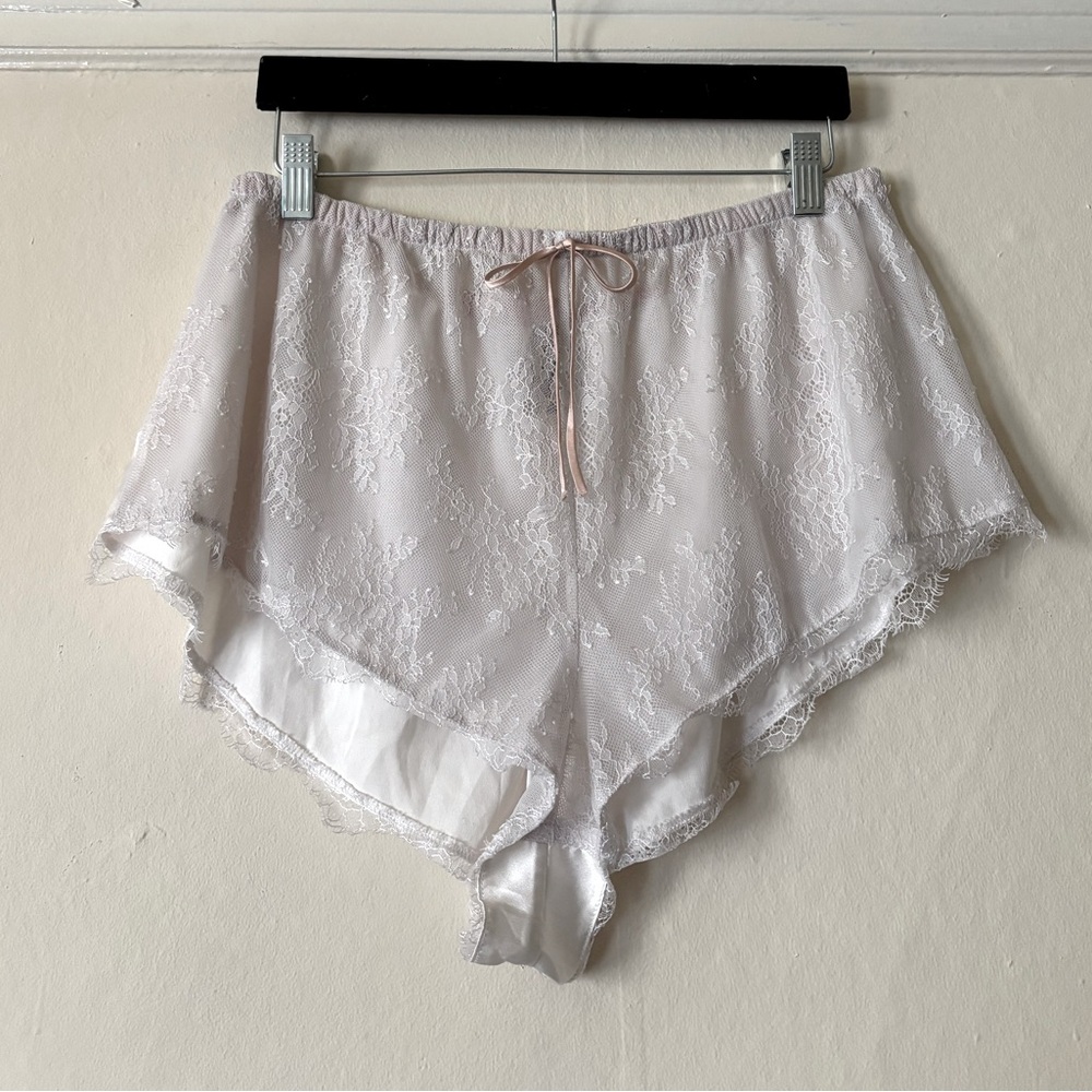 "Victoria's Secret" Vintage Cream Pajama Shorts (Relaxed Fit)